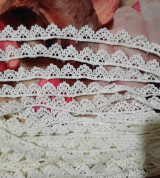 Cuộn 13,5m Ren chỉ trang trí bản 1cm (cuộn 13,5m)